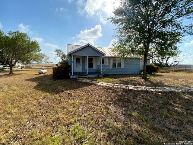 2667 COUNTY ROAD 134, Floresville, TX 78114