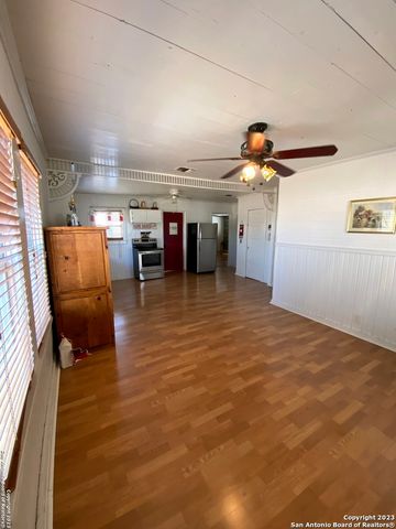 2667 COUNTY ROAD 134, Floresville, TX 78114