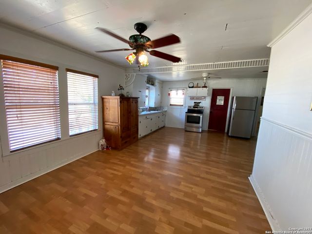2667 COUNTY ROAD 134, Floresville, TX 78114