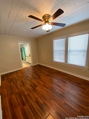 2667 COUNTY ROAD 134, Floresville, TX 78114