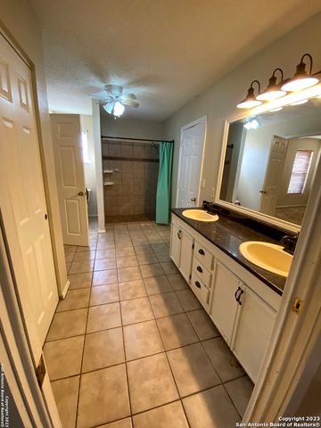 2667 COUNTY ROAD 134, Floresville, TX 78114