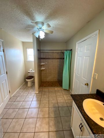2667 COUNTY ROAD 134, Floresville, TX 78114