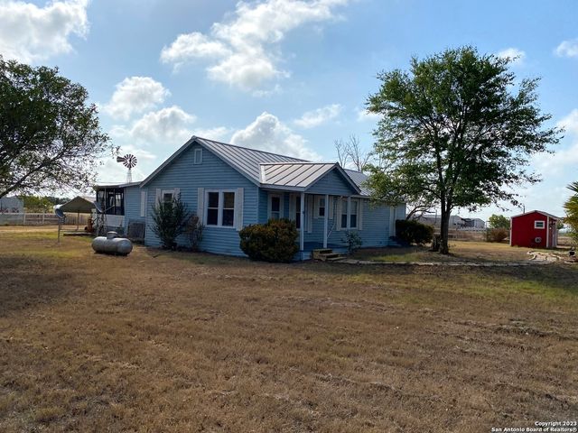2667 COUNTY ROAD 134, Floresville, TX 78114