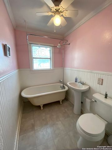 2667 COUNTY ROAD 134, Floresville, TX 78114