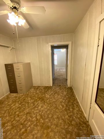 2667 COUNTY ROAD 134, Floresville, TX 78114