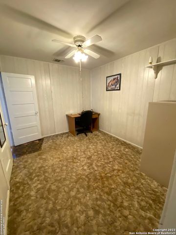 2667 COUNTY ROAD 134, Floresville, TX 78114