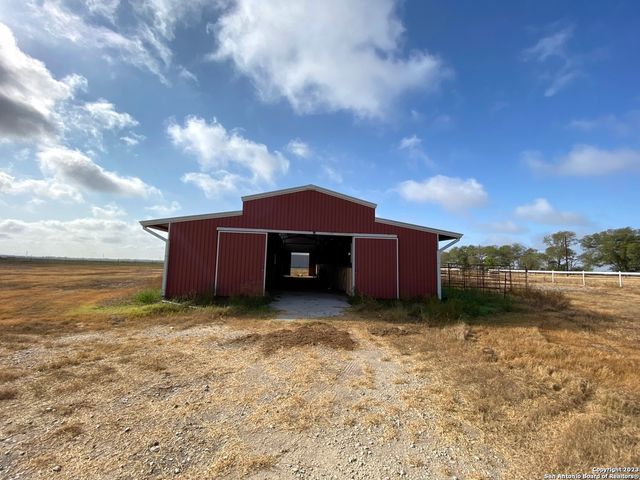 2667 COUNTY ROAD 134, Floresville, TX 78114