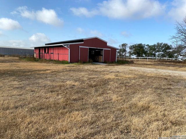 2667 COUNTY ROAD 134, Floresville, TX 78114