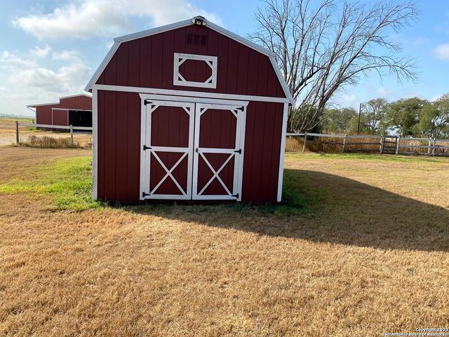 2667 COUNTY ROAD 134, Floresville, TX 78114