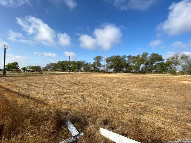 2667 COUNTY ROAD 134, Floresville, TX 78114