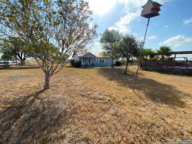 2667 COUNTY ROAD 134, Floresville, TX 78114