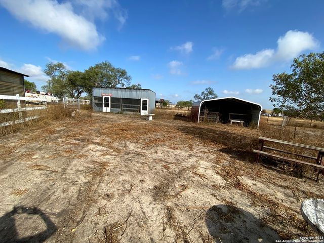 2667 COUNTY ROAD 134, Floresville, TX 78114