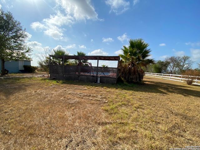 2667 COUNTY ROAD 134, Floresville, TX 78114