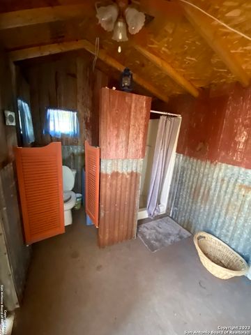 2667 COUNTY ROAD 134, Floresville, TX 78114