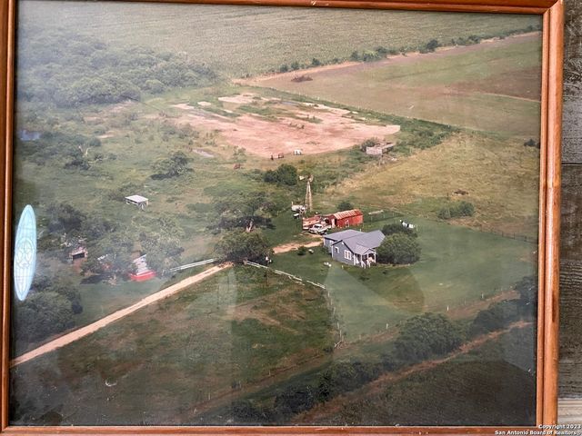 2667 COUNTY ROAD 134, Floresville, TX 78114
