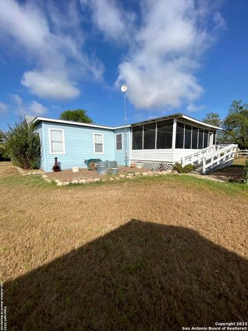 2667 COUNTY ROAD 134, Floresville, TX 78114