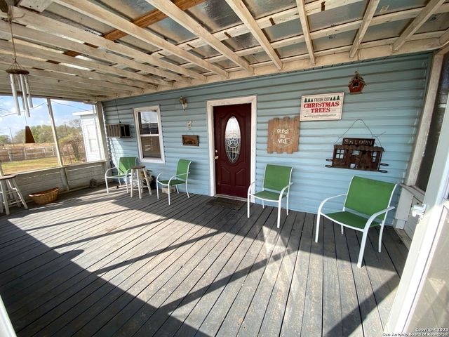 2667 COUNTY ROAD 134, Floresville, TX 78114