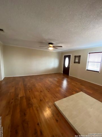 2667 COUNTY ROAD 134, Floresville, TX 78114