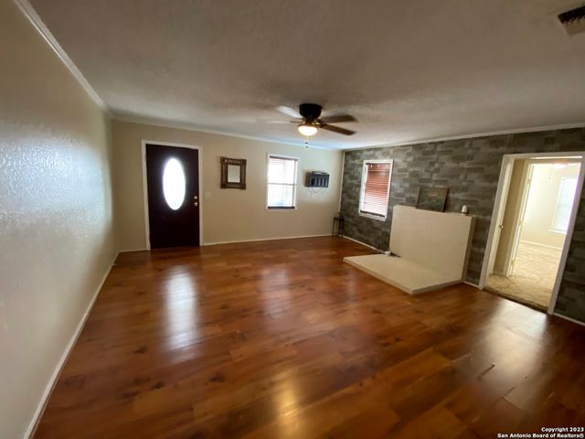 2667 COUNTY ROAD 134, Floresville, TX 78114