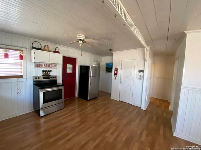 2667 COUNTY ROAD 134, Floresville, TX 78114