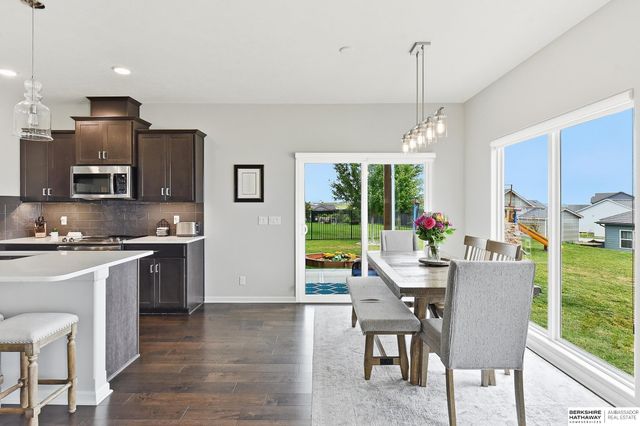 11012 Superior Drive, Papillion, NE 68046