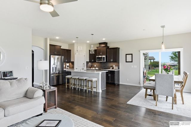 11012 Superior Drive, Papillion, NE 68046