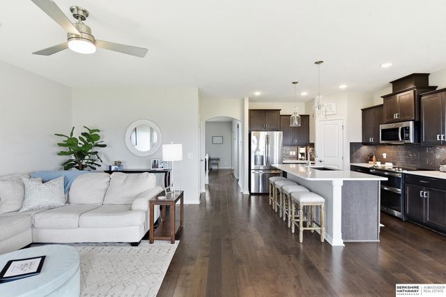 11012 Superior Drive, Papillion, NE 68046