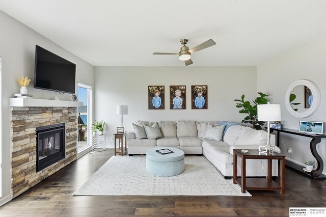 11012 Superior Drive, Papillion, NE 68046