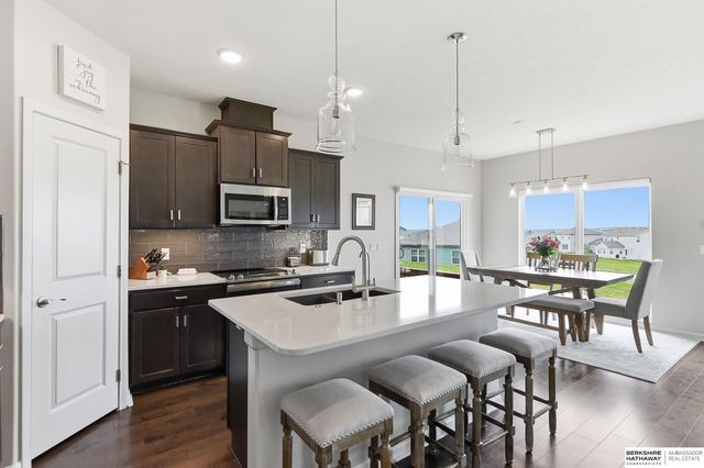 11012 Superior Drive, Papillion, NE 68046