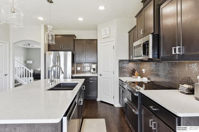 11012 Superior Drive, Papillion, NE 68046