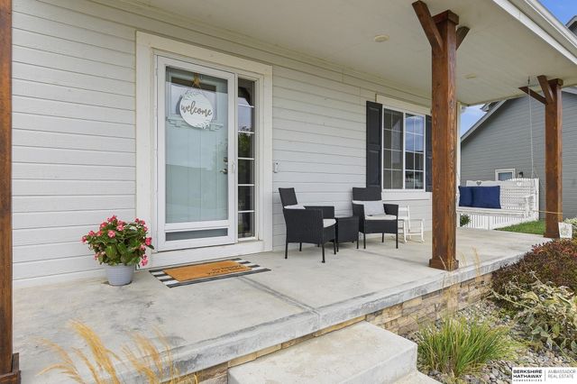 11012 Superior Drive, Papillion, NE 68046