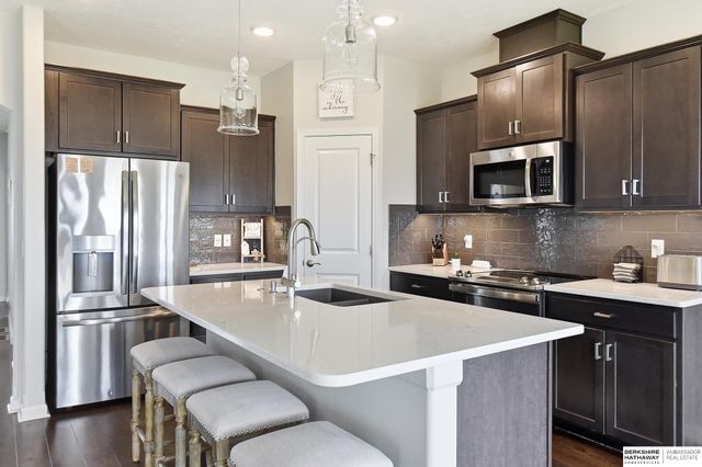 11012 Superior Drive, Papillion, NE 68046