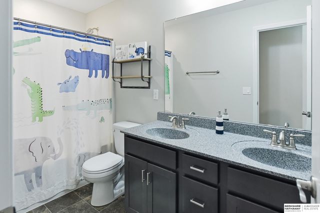 11012 Superior Drive, Papillion, NE 68046