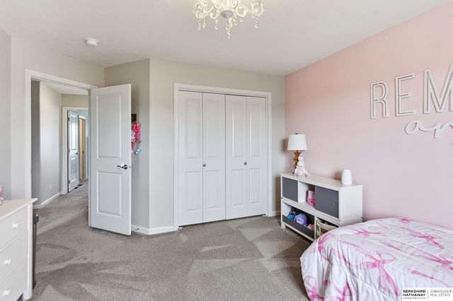 11012 Superior Drive, Papillion, NE 68046