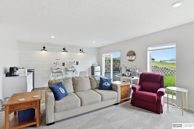 11012 Superior Drive, Papillion, NE 68046