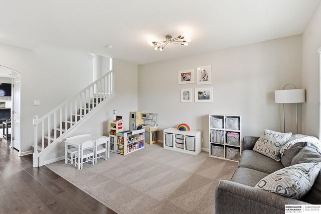 11012 Superior Drive, Papillion, NE 68046