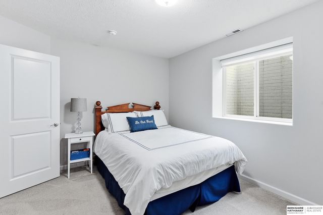 11012 Superior Drive, Papillion, NE 68046