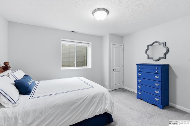 11012 Superior Drive, Papillion, NE 68046
