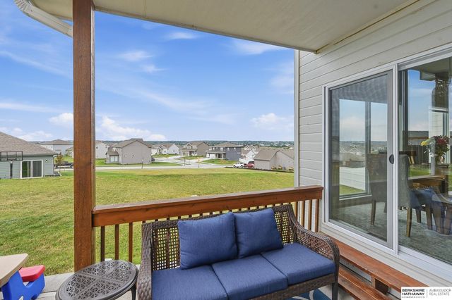 11012 Superior Drive, Papillion, NE 68046