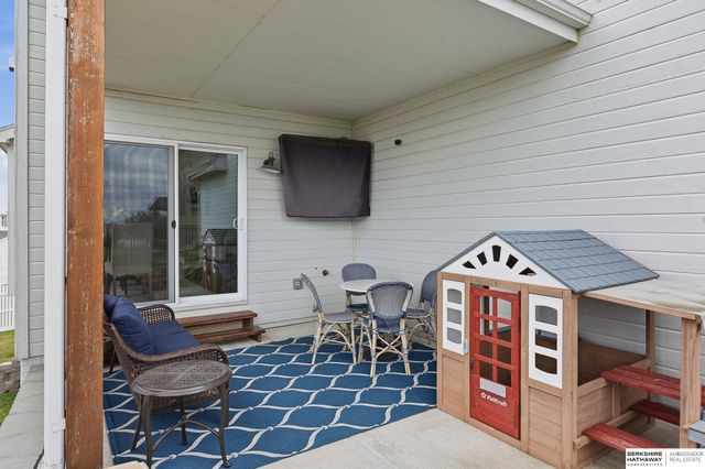 11012 Superior Drive, Papillion, NE 68046