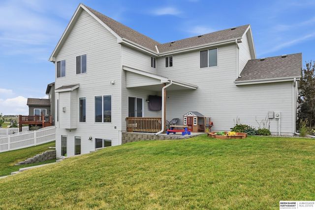 11012 Superior Drive, Papillion, NE 68046