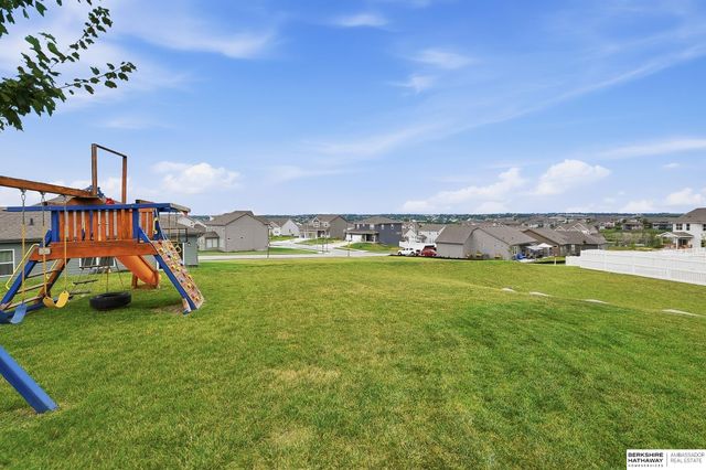 11012 Superior Drive, Papillion, NE 68046