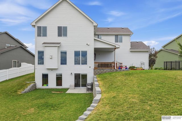 11012 Superior Drive, Papillion, NE 68046
