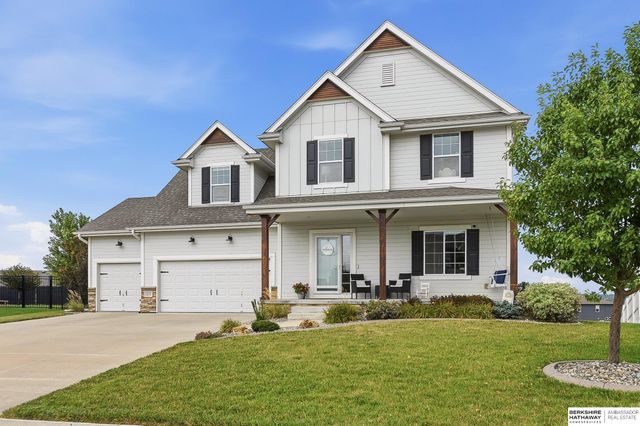 11012 Superior Drive, Papillion, NE 68046