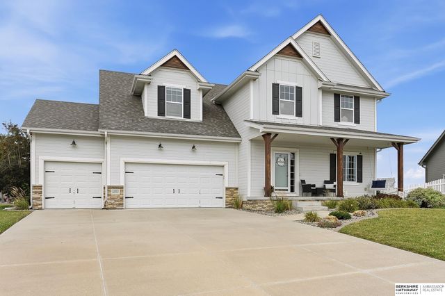 11012 Superior Drive, Papillion, NE 68046