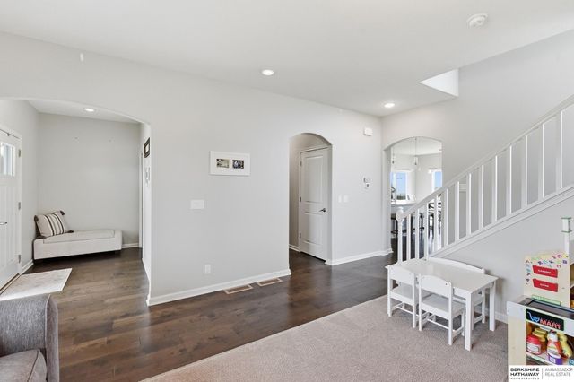 11012 Superior Drive, Papillion, NE 68046