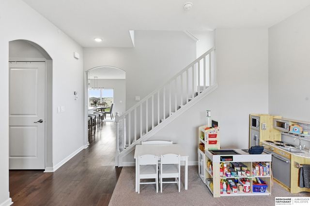 11012 Superior Drive, Papillion, NE 68046