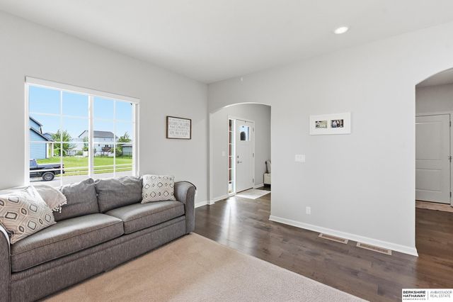 11012 Superior Drive, Papillion, NE 68046