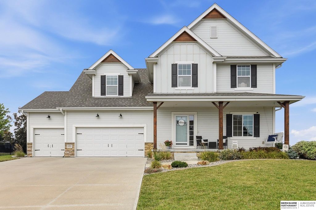 11012 Superior Drive, Papillion, NE 68046