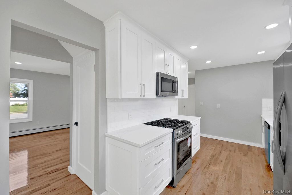 870 Southern Parkway, Uniondale, NY 11553 — photo 2